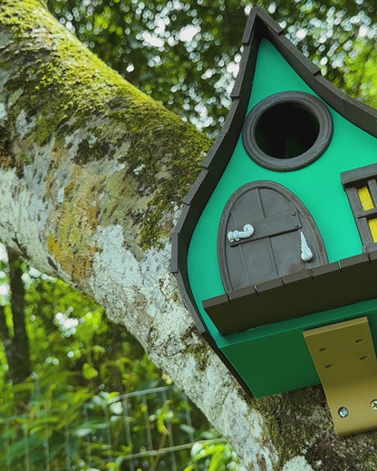 Fairytale Hut Birdhouse - Charming Outdoor Décor